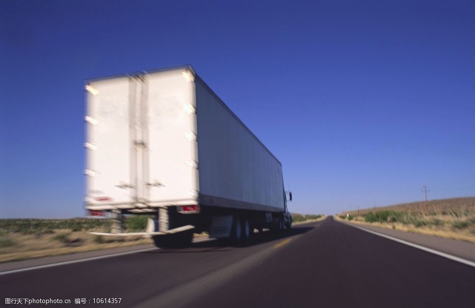 关键词:集装箱车 公路 交通 道路 汽车 自然景观 建筑景观 道路交通