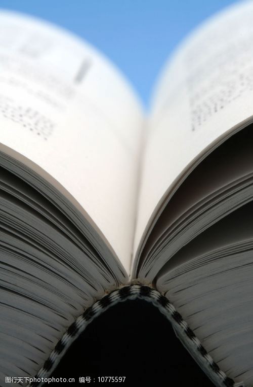 翻开的书图片